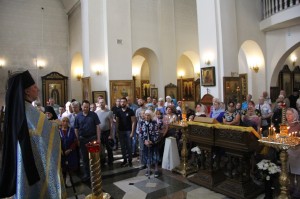 В празднования Явления иконы Пресвятой Богородицы во граде Казани в Богоявленском мужском монастыре города Челябинска совершили Божественную Литургию.