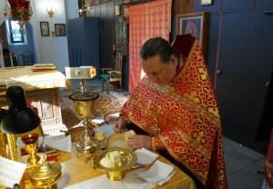 В Богоявленском епархиальном мужском монастыре города Челябинска совершили Божественную Литургию.