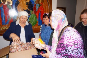 В Богоявленском епархиальном мужском монастыре состоялась благотворительная раздача пряников.
