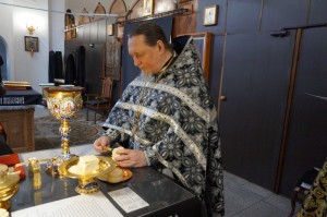 Игумен Нестор (Болков ) в Великую Субботу совершил Литургию в Богоявленском епархиальном мужском монастыре.