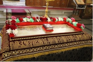 Игумен Нестор (Болков ) совершил Великую вечерню с чином выноса Плащаницы Господа и Великую утреню субботы с чином погребения Плащаницы Господа в Богоявленском мужском монастыре.