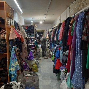 В Богоявленском епархиальном мужском монастыре состоялась благотворительная раздача нуждающимся людям одежды и обуви.