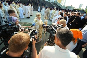 Настоятель Богоявленского епархиального мужского монастыря Игумен Нестор (Болков)принял участие в Божественной Литургии в кафедральном соборе Рождества Христова.