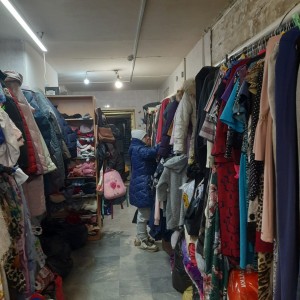 В Богоявленском епархиальном мужском монастыре состоялась очередная благотворительная раздача нуждающимся людям одежды и обуви.