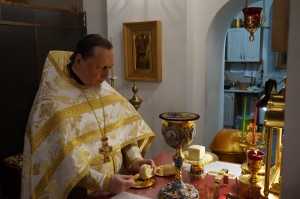 В Светлое Христово Воскресение Игумен Нестор (Болков ) совершил Литургию в Богоявленском епархиальном мужском монастыре.