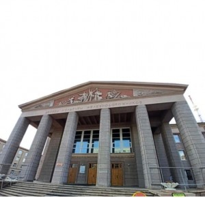 Настоятель Богоявленского мужского монастыря города Челябинска игумен Нестор (Болков) с братией святой обители посетили Праздничный концерт хора Московского Данилова монастыря, который состоялся в Дк «Железнодорожников».