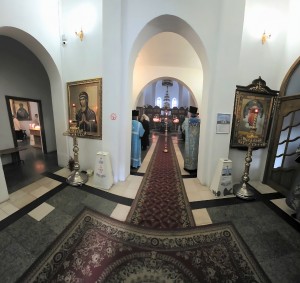 В канун праздника Рождества Пресвятой Богородицы Игумен Нестор (Болков) совершил всенощное бдение с литией в Богоявленской обители.