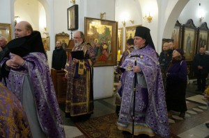 В Богоявленском епархиальном мужском монастыре города Челябинска совершили Божественную Литургию.