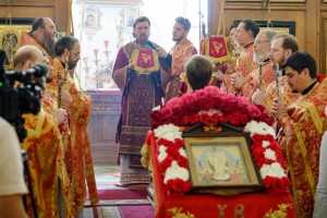 28 мая, в праздник отдания Пасхи, митрополит Челябинский и Миасский Алексий совершил Божественную Литургию в Богоявленском епархиальном мужском монастыре города Челябинска.