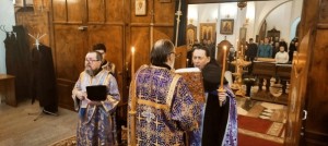  В канун Недели Крестопоклонной игумен Нестор (Болков) с клириками обители совершил всенощное бдение в Богоявленском мужском монастыре., 