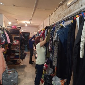 29 октября 2023 года в Богоявленском мужском монастыре, в рамках социального проекта «ДАР», прошла очередная акция по благотворительной раздаче одежды, обуви нуждающимся, в которой приняли участие не только прихожане святой обители,, 