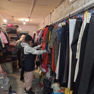 29 октября 2023 года в Богоявленском мужском монастыре, в рамках социального проекта «ДАР», прошла очередная акция по благотворительной раздаче одежды, обуви нуждающимся, в которой приняли участие не только прихожане святой обители,, 