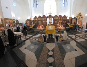 В Богоявленском епархиальном мужском монастыре города Челябинска совершили всенощное бдение с литией., 