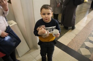 В Богоявленском мужском монастыре, в Неделю о блудном сыне , состоялась очередная благотворительная раздача хлеба и пряников., 