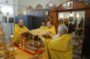 28 декабря 2025 года Игумен Нестор (Болков ) возглавил Воскресную Божественную Литургию в Богоявленском епархиальном мужском монастыре., 