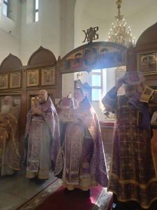 В Неделю 4-ю Великого поста Игумен Нестор (Болков) возглавил Божественную Литургию в Богоявленском мужском монастыре города Челябинска., 