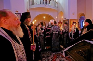 Митрополит Никодим совершил великопостное повечерие в мужском монастыре, 