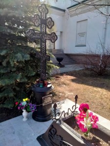 Клирики обители совершили заупокойную литию на территории Богоявленского мужского монастыря в Челябинске., 