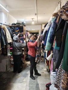 В Богоявленском  мужском монастыре  состоялась  благотворительная раздача одежды и обуви., 