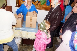 В Богоявленском епархиальном мужском монастыре состоялась воскресная благотворительная раздача пряников., 