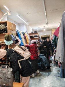 29 ноября 2025 года в Богоявленском мужском монастыре состоялась благотворительная раздача одежды и обуви., 