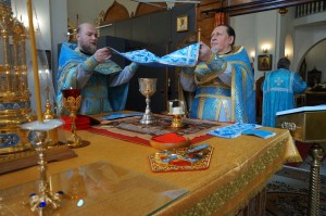 В Богоявленском епархиальном мужском монастыре города Челябинска совершили Божественную Литургию., 