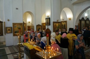 В Богоявленском епархиальном мужском монастыре города Челябинска совершили всенощное бдение с литией., 