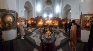 В канун Недели 4-й Великого поста игумен Нестор (Болков) совершил всенощное бдение в Богоявленском мужском монастыре., 