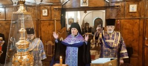В канун Недели 4-й Великого поста игумен Нестор (Болков) совершил всенощное бдение в Богоявленском мужском монастыре., 
