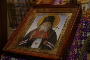 Икона с частицами мощей св. мчч. Киприана и Иустины и ковчег с мощами свт. Луки Крымского пребудет в монастырь, 