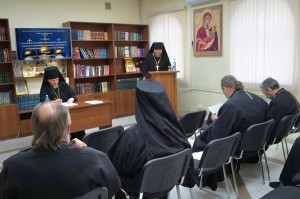 30 марта 2026 года в Богоявленском мужском монастыре прошло совещание с помощниками благочинных и помощниками настоятелей по социальному служению, по религиозному образованию и катехизации, по молодёжной работе, по миссионерскому служению Монастырского бл, 