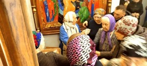 Благотворительная раздача хлеба, пряников в Богоявленском мужском монастыре города Челябинска., 