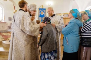 В праздник Владимирской иконы Божией Матери, Настоятель Богоявленского епархиального мужского монастыря Игумен Нестор ( Болков)принял участие в Божественной Литургии в храме Покрова Пресвятой Богородицы села Булзи Каслинского района., 