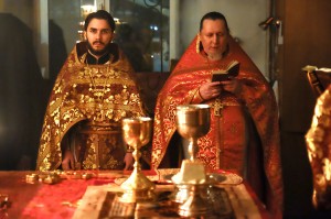 Настоятель Богоявленского епархиального мужского монастыря Игумен Нестор (Болков) принял участие в ночной Божественной Литургии в  Челябинском храме Всех святых., 