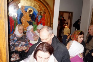 В Богоявленском епархиальном мужском монастыре состоялась воскресная благотворительная раздача пряников и хлеба., 