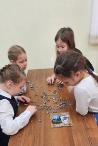 30 ноября 2025 года в Воскресной школе Богоявленского  мужского монастыря провели  уроки "Творчества" для младшей  группы на темы: Тема 5, часть вторая,«Ноев ковчег»., 