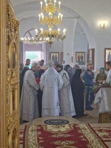 В праздник Владимирской иконы Божией Матери, Настоятель Богоявленского епархиального мужского монастыря Игумен Нестор ( Болков)принял участие в Божественной Литургии в храме Покрова Пресвятой Богородицы села Булзи Каслинского района., 