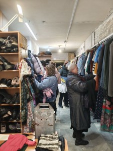 В Богоявленском  мужском монастыре  состоялась  благотворительная раздача одежды и обуви., 