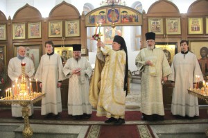 В Светлое Христово Воскресение Игумен Нестор (Болков ) совершил Литургию в Богоявленском мужском монастыре., 