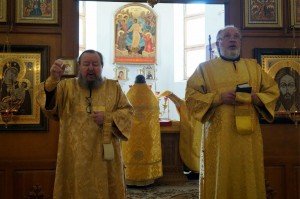 В Богоявленском епархиальном мужском монастыре города Челябинска совершили Божественную Литургию., 