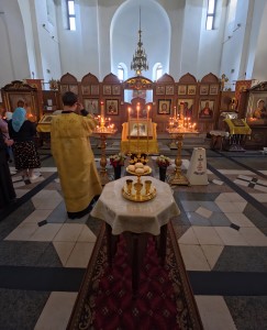 В Богоявленском епархиальном мужском монастыре города Челябинска совершили всенощное бдение с литией., 