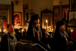 Митрополит Никодим совершил великопостное повечерие в мужском монастыре, 