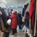 Богоявленский мужской монастырь провел очередную благотворительную раздачу нуждающимся людям одежды, обуви., 