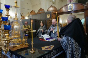 9 апреля 2026 года Игумен Нестор (Болков )совершил Утреню Великой Пятницы с чтением двенадцати Евангелий в Богоявленском мужском монастыре города Челябинска ., 