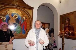 В Богоявленском епархиальном мужском монастыре состоялась воскресная благотворительная раздача хлеба и пряников., 