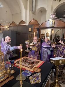 В Неделю 5-ю Великого поста Игумен Нестор (Болков) возглавил Божественную Литургию в Богоявленском мужском монастыре города Челябинска., 