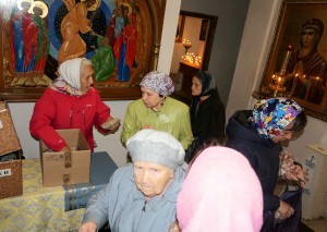 В Богоявленском епархиальном мужском монастыре состоялась воскресная благотворительная раздача пряников., 