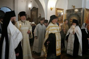 В Богоявленском мужском монастыре совершили великое повечерие с литией и утреню с полиелеем в Богоявленском мужском монастыре., 