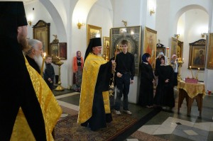 В Богоявленском епархиальном мужском монастыре города Челябинска совершили всенощное бдение с литией., 