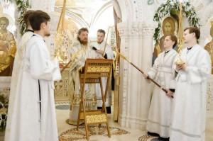 Настоятель Богоявленского мужского монастыря города Челябинска игумен Нестор (Болков)с клириками мужской обители принял участие в  Великой вечерни в нижнем храме Христорождественского кафедрального собора города Челябинска ., 